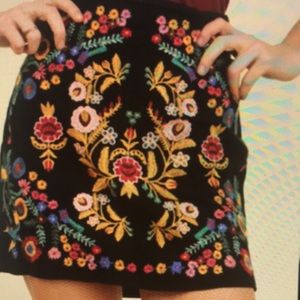 Floral Embroidered Skirt NWT. Size :Large